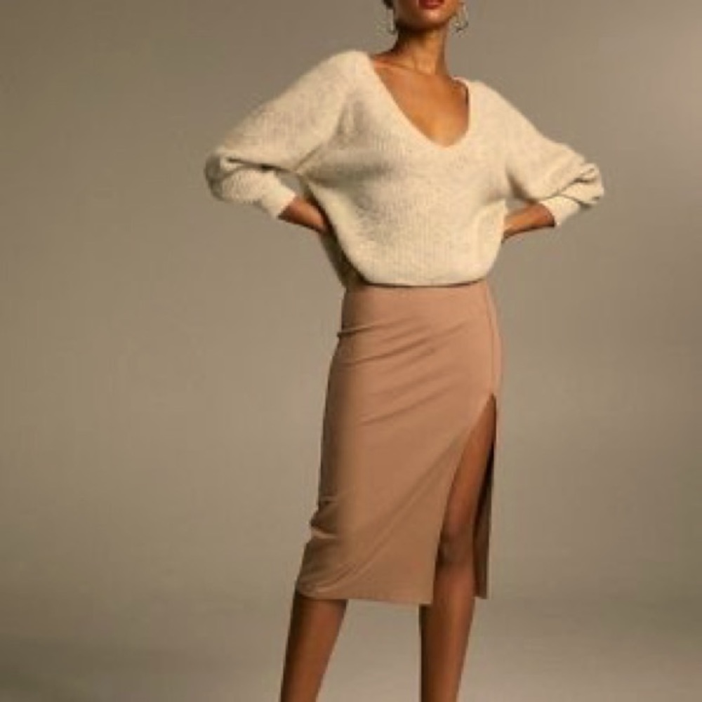 Aritzia Babaton Slip on pencil skirt- front thigh slit - Size 4 - Color Clay